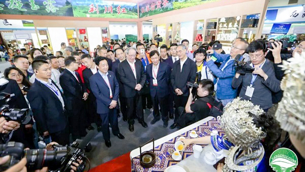 韓長(zhǎng)賦部長(zhǎng)關(guān)注茶產(chǎn)業(yè)發(fā)展 托普云農(nóng)技術(shù)助推國(guó)茶前行